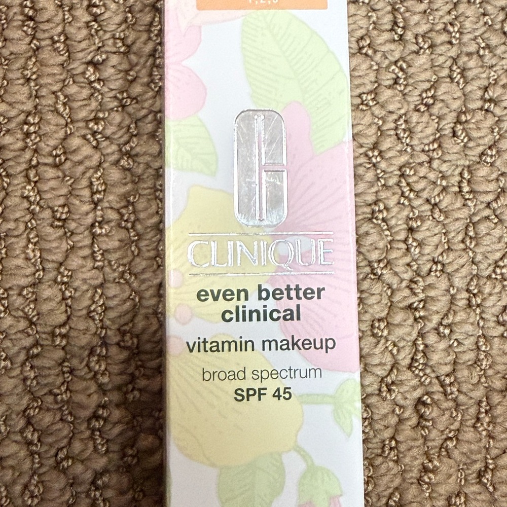 Clinique even better clinical vitamin makeup light medium warm 1